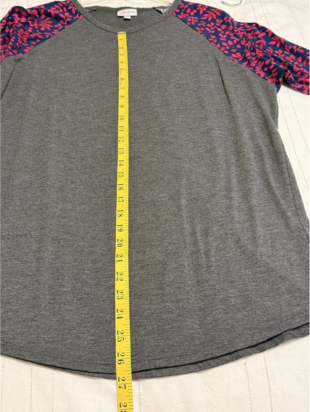NWOT LuLaRoe Randy Baseball Raglan Tee Charcoal Gray Pink Leaf Print Sleeves 2XL - Picture 6 of 6